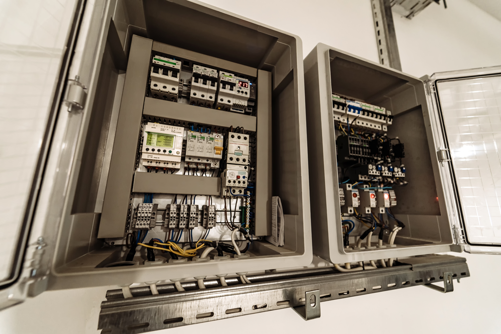 Industrial control cabinet with communication wiring and field connections